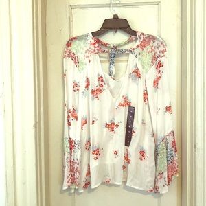 NWT lucky brand floral bell-sleeved blouse